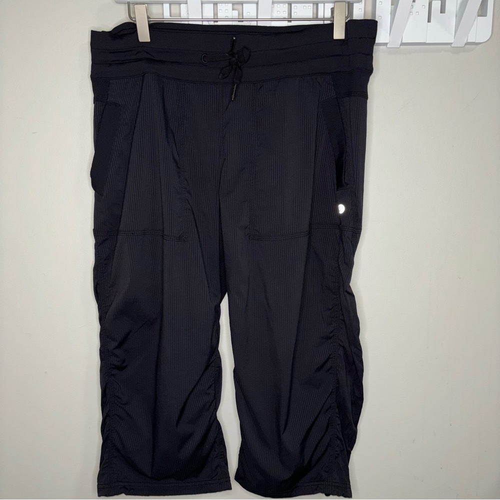 Lululemon Dance Studio crop capri black pants loose fit nylon size 12